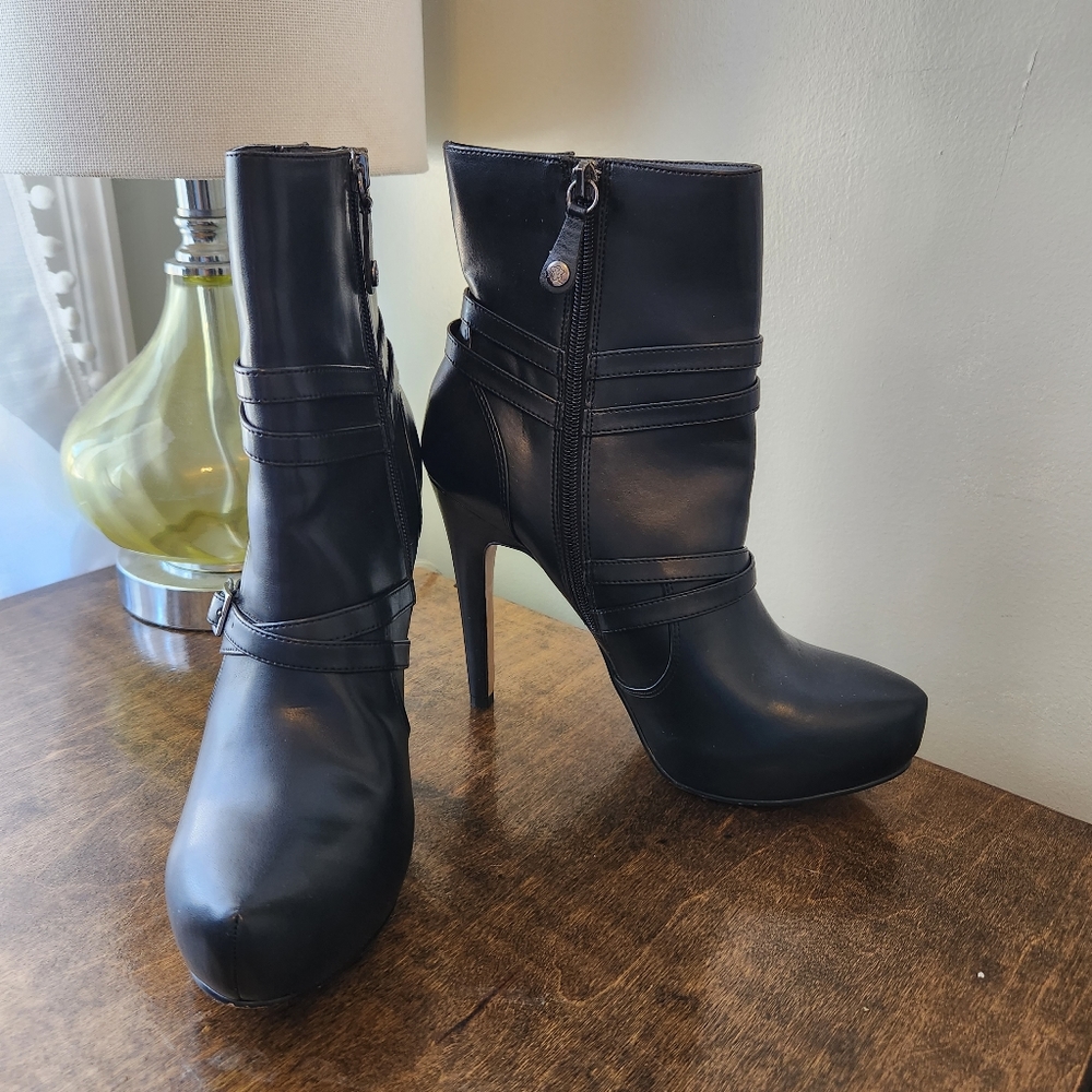 Rock & Republic "kashmere" black boots size 9
